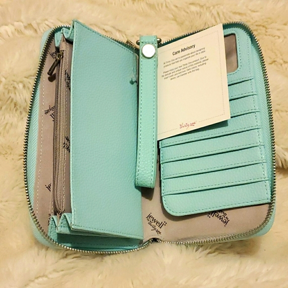 thirty-one Accessories - NWT Jewell by Thirty-One Aqua women's wallet